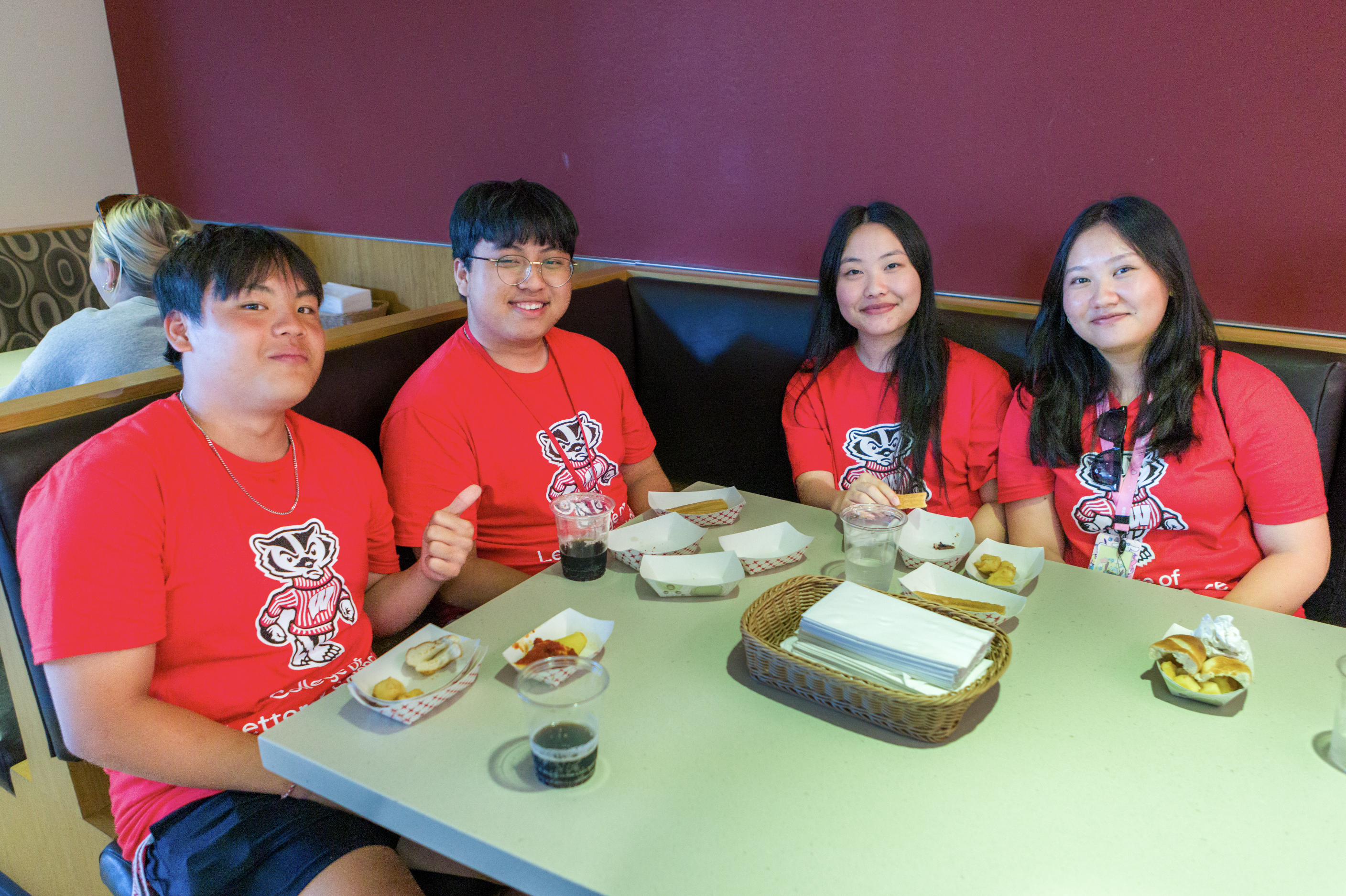 Badger Welcome Dinner Students Posing